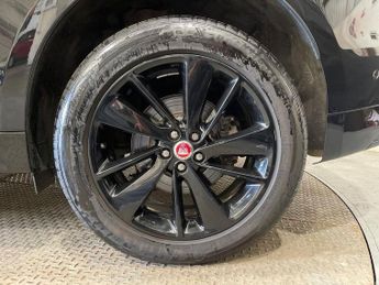 JAGUAR F-PACE 2.0 D200 MHEV R-Dynamic SE SUV 5dr Diesel Auto AWD Euro 6 (s/s) 