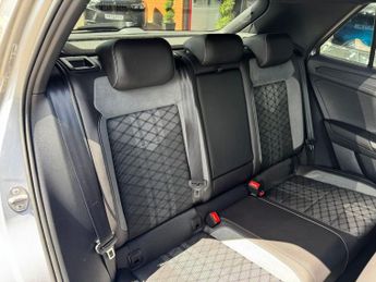VOLKSWAGEN T-ROC 2.0 TDI R-Line SUV 5dr Diesel DSG Euro 6 (s/s) (150 ps) * HUGE S