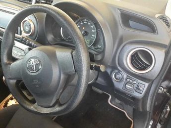 TOYOTA VITZ 1.3 Automatic Petrol Hatchback JAPANESE IMPORT Purple 5dr