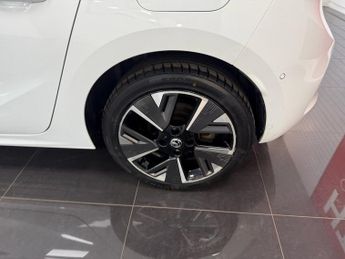 VAUXHALL Corsa Electric 50kWh Elite Premium Hatchback 5dr Electric Auto (136 ps)