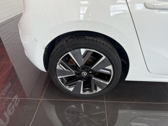 VAUXHALL Corsa Electric 50kWh Elite Premium Hatchback 5dr Electric Auto (136 ps)