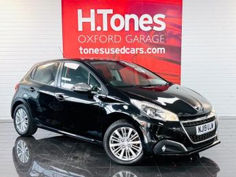 Peugeot 208 1.2 PureTech Signature Hatchback 5dr Petrol Manual Euro 6 (s/s) 