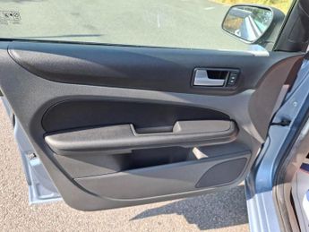 FORD FOCUS 1.6 Style Hatchback 5dr Petrol Automatic (184 g/km, 99 bhp)