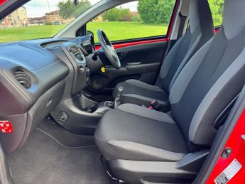 TOYOTA AYGO 1.0 VVT-i x Hatchback 5dr Petrol Manual Euro 5 Euro 5 (68 ps)