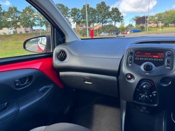 TOYOTA AYGO 1.0 VVT-i x Hatchback 5dr Petrol Manual Euro 5 Euro 5 (68 ps)