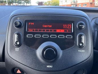 TOYOTA AYGO 1.0 VVT-i x Hatchback 5dr Petrol Manual Euro 5 Euro 5 (68 ps)