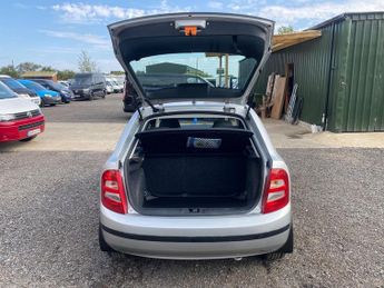 SKODA FABIA 1.4 16V Elegance 5dr