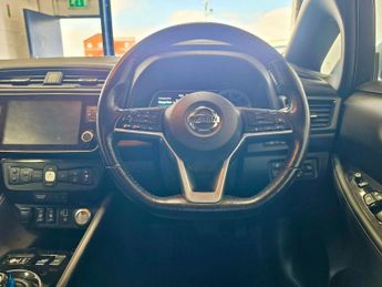 NISSAN LEAF 40kWh N-Connecta Hatchback 5dr Electric Auto (150 ps)