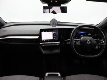 RENAULT 11 60kWh launch edition Hatchback 5dr Electric Auto (220 ps)