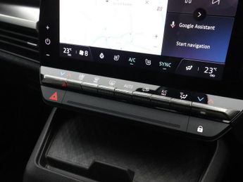 RENAULT 11 60kWh launch edition Hatchback 5dr Electric Auto (220 ps)