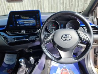 TOYOTA C-HR 1.8 VVT-h Dynamic SUV 5dr Petrol Hybrid CVT Euro 6 (s/s) (122 ps