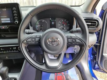 TOYOTA YARIS 1.5 VVT-h Icon Hatchback 5dr Petrol Hybrid E-CVT Euro 6 (s/s) (1