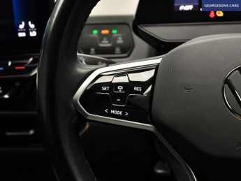VOLKSWAGEN ID.3 Pro Performance 58kWh Life Hatchback 5dr Electric Auto (204 ps)
