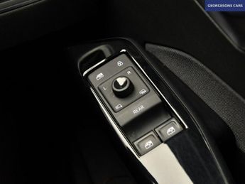VOLKSWAGEN ID.3 Pro Performance 58kWh Life Hatchback 5dr Electric Auto (204 ps)