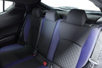 TOYOTA C-HR 2.0 VVT-h Dynamic SUV 5dr Petrol Hybrid CVT Euro 6 (s/s) (184 ps