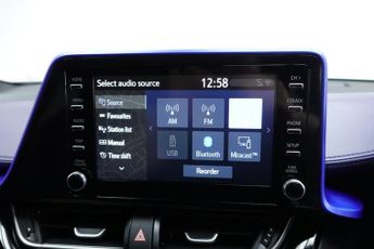 TOYOTA C-HR 2.0 VVT-h Dynamic SUV 5dr Petrol Hybrid CVT Euro 6 (s/s) (184 ps