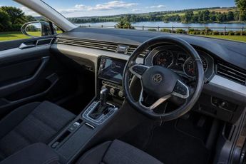 VOLKSWAGEN PASSAT 1.6 TDI SE Nav Estate 5dr Diesel DSG Euro 6 (s/s) (120 ps)