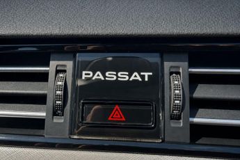 VOLKSWAGEN PASSAT 1.6 TDI SE Nav Estate 5dr Diesel DSG Euro 6 (s/s) (120 ps)