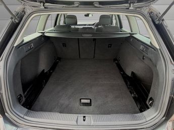 VOLKSWAGEN PASSAT 1.6 TDI SE Nav Estate 5dr Diesel DSG Euro 6 (s/s) (120 ps)