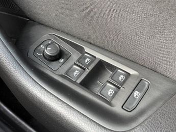 VOLKSWAGEN PASSAT 1.6 TDI SE Nav Estate 5dr Diesel DSG Euro 6 (s/s) (120 ps)