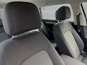 VOLKSWAGEN PASSAT 1.6 TDI SE Nav Estate 5dr Diesel DSG Euro 6 (s/s) (120 ps)