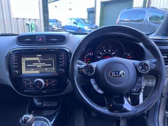 KIA SOUL 1.6 CRDi Connect Plus SUV 5dr Diesel Manual Euro 5 (126 bhp)