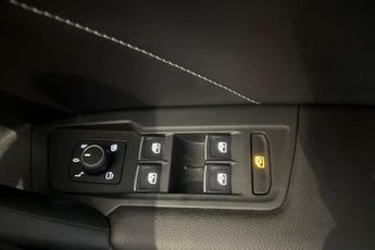 VOLKSWAGEN TIGUAN 1.5 TSI R-Line SUV 5dr Petrol DSG Euro 6 (s/s) (150 ps) Front / 