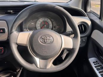 TOYOTA VITZ 1.0 Automatic Petrol Hatchback Silver 5dr