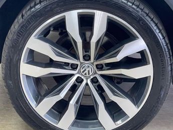 VOLKSWAGEN TIGUAN 2.0 TDI R-Line Tech SUV 5dr Diesel Manual Euro 6 (s/s) (150 ps)