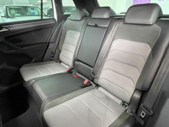 VOLKSWAGEN TIGUAN 2.0 TDI R-Line Tech SUV 5dr Diesel Manual Euro 6 (s/s) (150 ps)