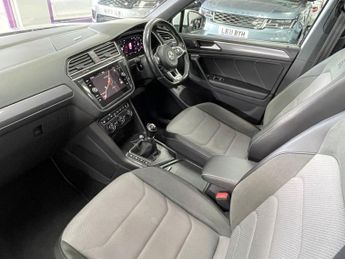 VOLKSWAGEN TIGUAN 2.0 TDI R-Line Tech SUV 5dr Diesel Manual Euro 6 (s/s) (150 ps)