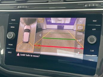 VOLKSWAGEN TIGUAN 2.0 TDI R-Line Tech SUV 5dr Diesel Manual Euro 6 (s/s) (150 ps)