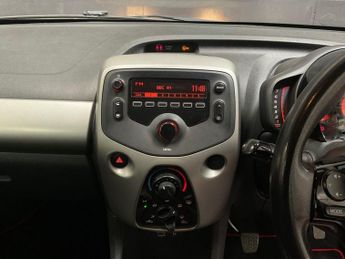 TOYOTA AYGO 1.0 VVT-i x-play Hatchback 5dr Petrol Manual Euro 6 (68 ps)