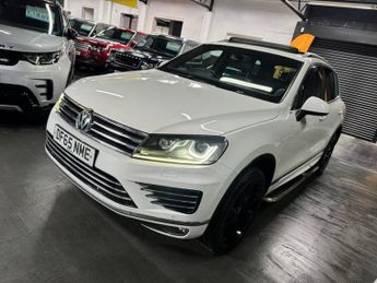 VOLKSWAGEN TOUAREG 3.0 TDI V6 BlueMotion Tech R-Line SUV 5dr Diesel Tiptronic 4WD E
