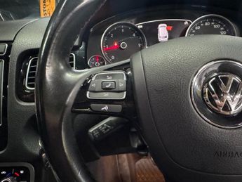VOLKSWAGEN TOUAREG 3.0 TDI V6 BlueMotion Tech R-Line SUV 5dr Diesel Tiptronic 4WD E