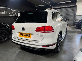 VOLKSWAGEN TOUAREG 3.0 TDI V6 BlueMotion Tech R-Line SUV 5dr Diesel Tiptronic 4WD E