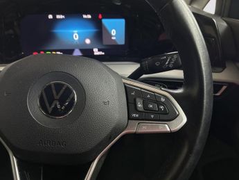 VOLKSWAGEN GOLF 1.5 eTSI MHEV Life Hatchback 5dr Petrol Hybrid DSG Euro 6 (s/s) 