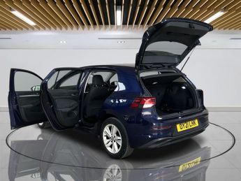 VOLKSWAGEN GOLF 1.5 eTSI MHEV Life Hatchback 5dr Petrol Hybrid DSG Euro 6 (s/s) 