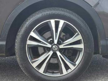 NISSAN QASHQAI 1.2 DIG-T N-Connecta XTRON Euro 6 (s/s) 5dr