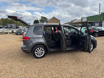 VOLKSWAGEN TOURAN 1.6 TDI SE Family MPV 5dr Diesel DSG Euro 6 (s/s) (115 ps)