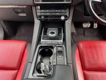 JAGUAR F-PACE 2.0 P250i R-Sport SUV 5dr Petrol Auto AWD Euro 6 (s/s) (250 ps)