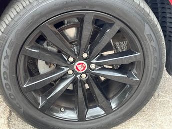 JAGUAR F-PACE 2.0 P250i R-Sport SUV 5dr Petrol Auto AWD Euro 6 (s/s) (250 ps)
