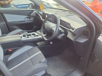 VAUXHALL GRANDLAND 1.2 Design SUV 5dr Petrol Hybrid e-DCT Euro 6 (s/s) (136 ps)
