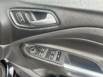 FORD KUGA 2.0 TDCi ST-Line X SUV 5dr Diesel Powershift AWD Euro 6 (s/s) (1