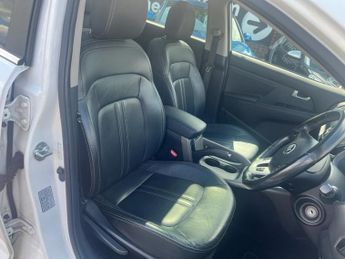 KIA SPORTAGE 2.0 CRDi KX-3 SUV 5dr Diesel Auto AWD Euro 5 (134 bhp)