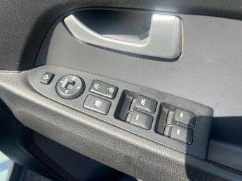 KIA SPORTAGE 2.0 CRDi KX-3 SUV 5dr Diesel Auto AWD Euro 5 (134 bhp)