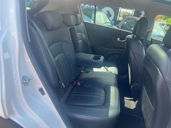KIA SPORTAGE 2.0 CRDi KX-3 SUV 5dr Diesel Auto AWD Euro 5 (134 bhp)