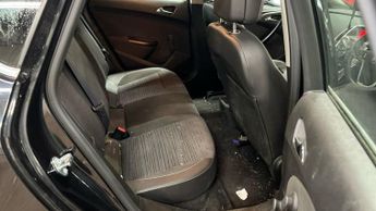 VAUXHALL ASTRA 1.4i Excite Hatchback 5dr Petrol Manual Euro 6 (100 ps)