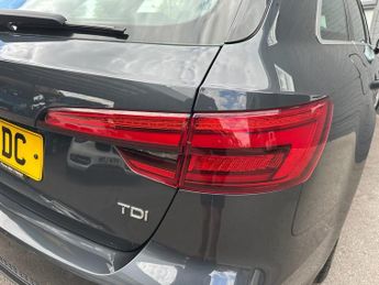 AUDI A4 AVANT 2.0 TDI S line Estate 5dr Diesel S Tronic Euro 6 (s/s) (150 ps)