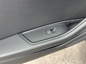 AUDI A4 AVANT 2.0 TDI S line Estate 5dr Diesel S Tronic Euro 6 (s/s) (150 ps)